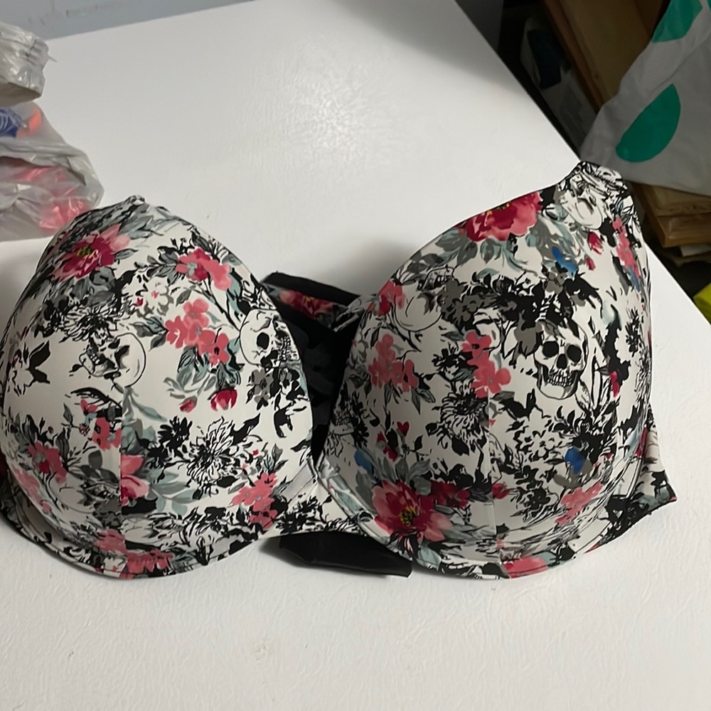 Torrid plunge floral/skull pattern new without tags worn 1 time